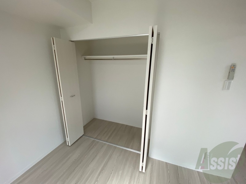 収納　寝室の収納です。部屋がすっきり片付きます。