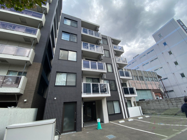 建物外観　札幌市東区北８条東「ｃａｌｍｅ令北８条」