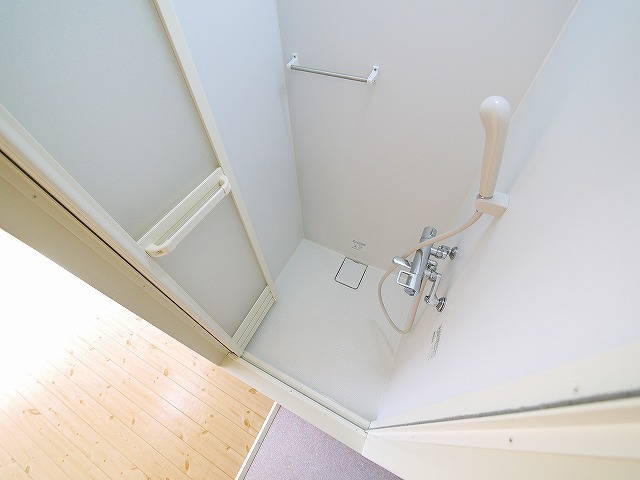 バス・シャワールーム　すっきりとしたシャワールームです