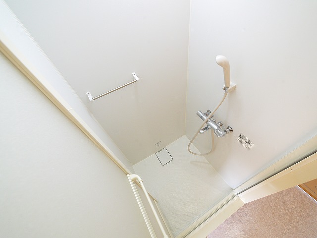 バス・シャワールーム　シャワーを浴びることができます