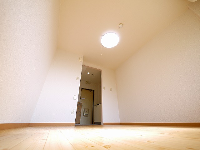 居室・リビング　こちらの居間で趣味の時間をお楽しみください