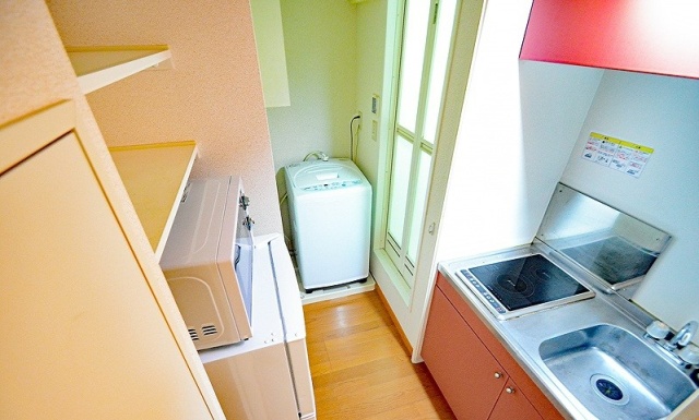 キッチン　同物件、別号室のものです。