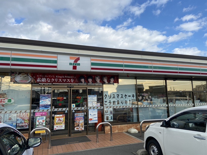 コンビニ　セブンイレブン（コンビニ）まで300m