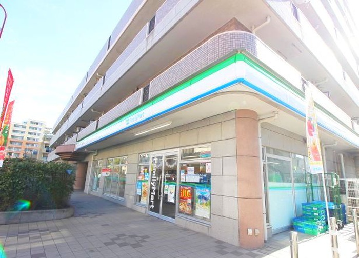 コンビニ　ファミリーマート（コンビニ）まで30m