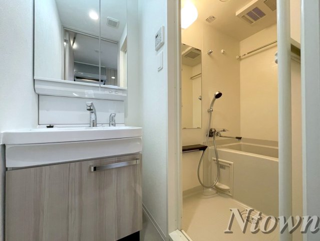 洗面設備　使いやすい洗面所です