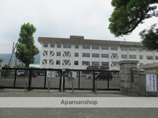 小学校　中萩小学校（小学校）まで767m