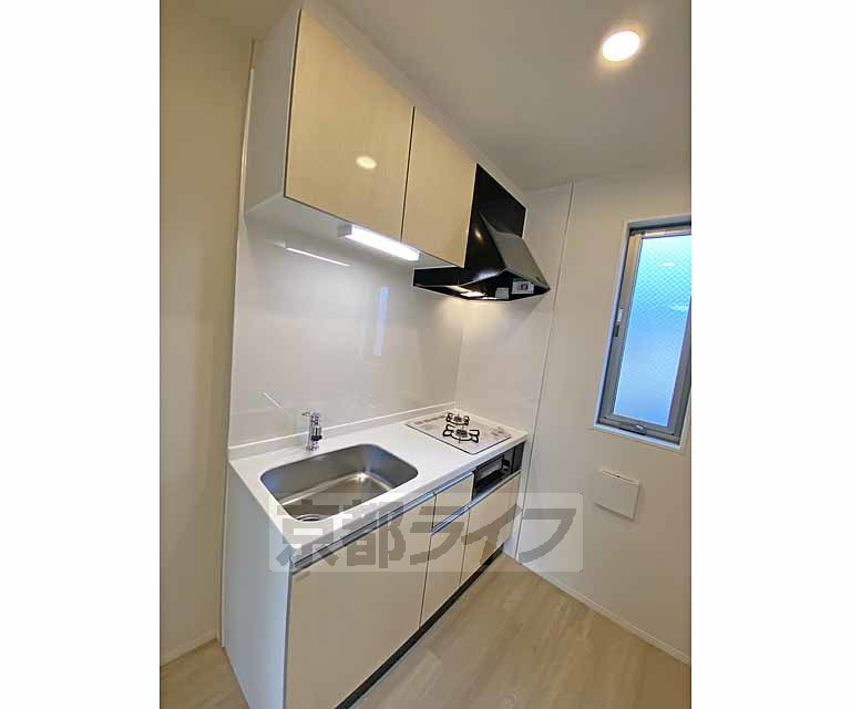 キッチン　収納たっぷりのシステムキッチンです。