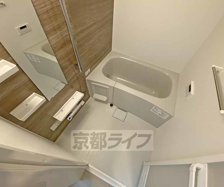 バス・シャワールーム　アクセントパネルがお洒落な浴室です。