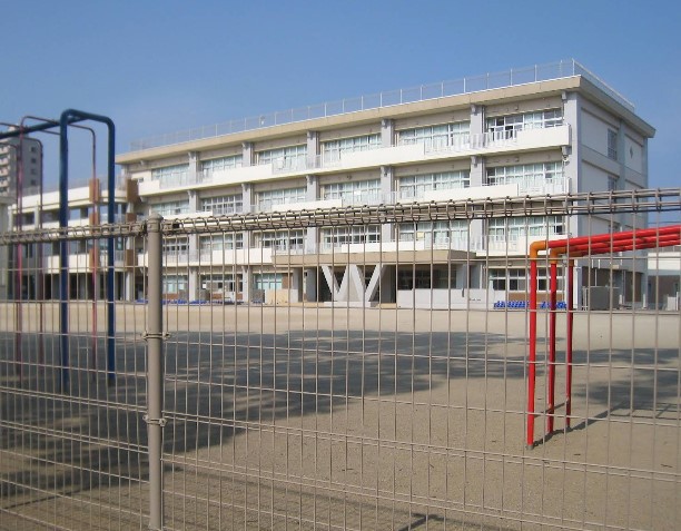 小学校　大分市立鶴崎小学校（小学校）まで2794m