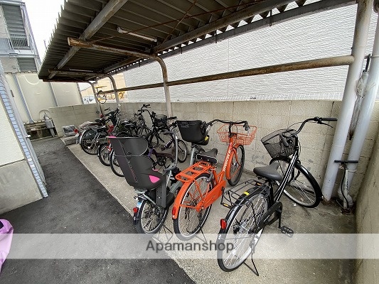 ロビー　駐車場