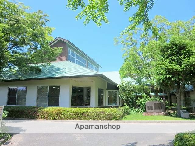 図書館　新居図書館（図書館）まで600m