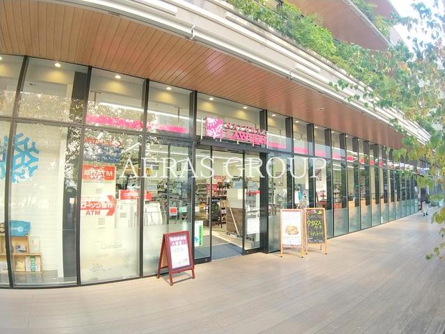 コンビニ　ナチュラルローソン SOCOLA 武蔵小金井クロス 店（コンビニ）まで211m