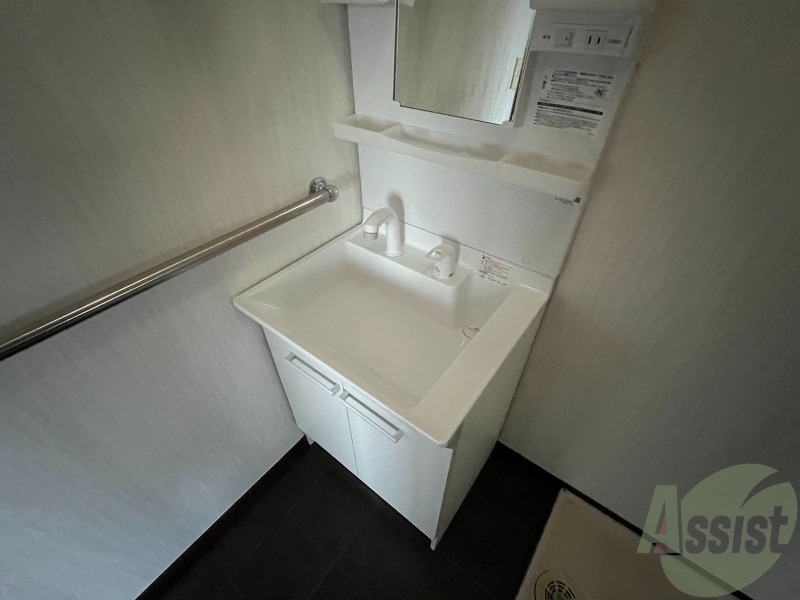 洗面設備　独立洗面台です。用途に合わせて使うことが出来ますね。