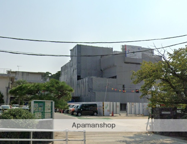 中学校　城北中学校（中学校）まで687m