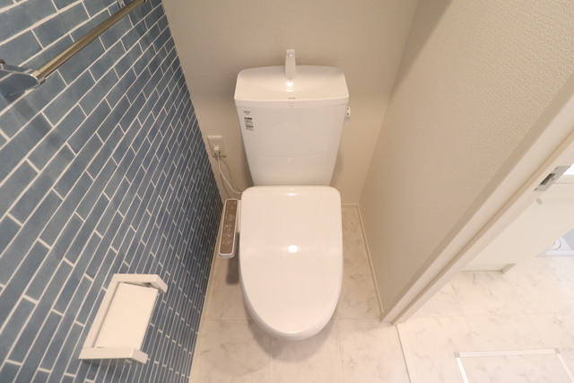 トイレ　温水洗浄便座