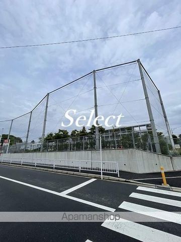 小学校　横浜市立子安小学校（小学校）まで1090m