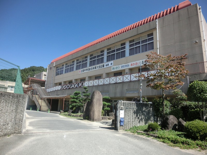 中学校　加古川市立志方中学校（中学校）まで1408m