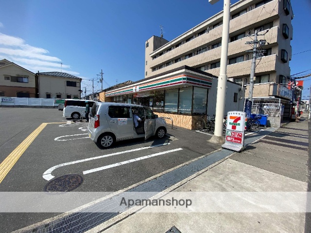 コンビニ　セブンイレブン（コンビニ）まで327m