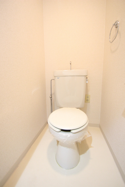 トイレ　※同号室の別階のお写真です