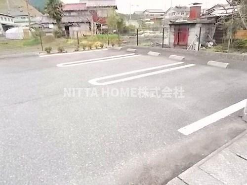 駐車場　敷地内に駐車場があります＊