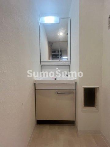 洗面設備　朝の支度にも助かる、独立の洗髪洗面化粧台