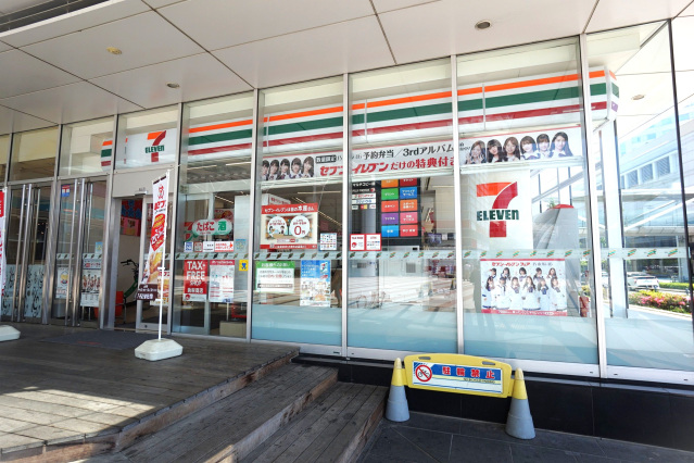 コンビニ　セブンイレブン高松サンポート店（コンビニ）まで599m