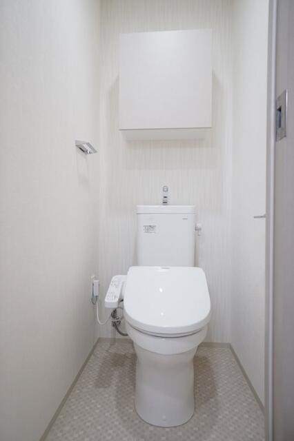 トイレ　温水洗浄便座