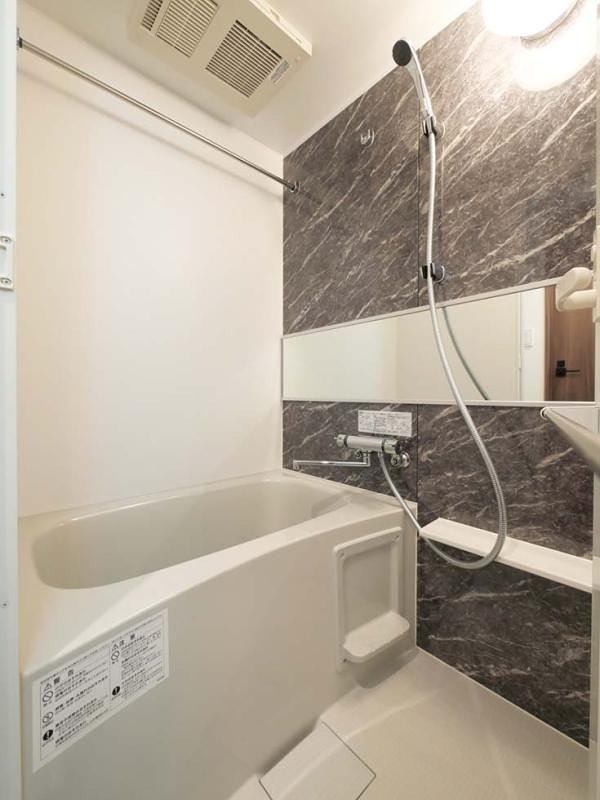 バス・シャワールーム　別号室の参考写真となります