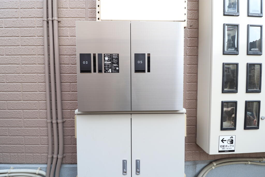 その他共有部分　宅配ボックスと屋根付き駐輪場付いてます