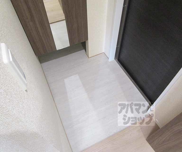 玄関　３０１号室の写真です。