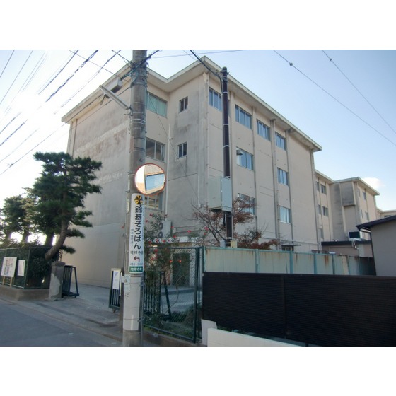 中学校　浜松市立南部中学校（中学校）まで975m