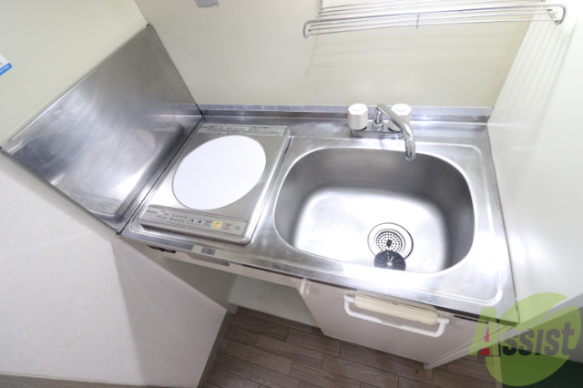 キッチン　一人暮らしにピッタリサイズ掃除もらくらくです。