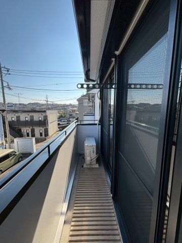 バルコニー　お洗濯にも便利なバルコニー付き