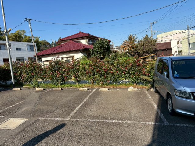 駐車場　駐車場に車を止められます
