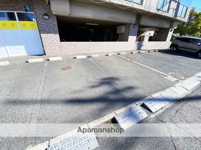 駐車場　エントランス