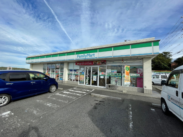 コンビニ　ファミリーマート桑名赤尾店（コンビニ）まで1018m