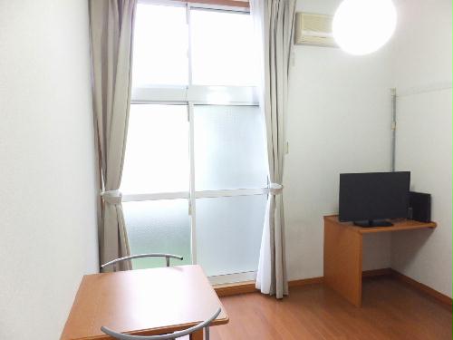 居室・リビング　大型家電設置済みのお部屋です。