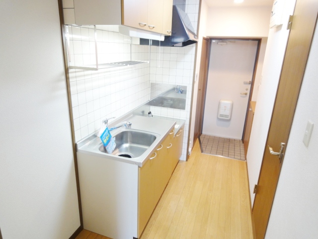 キッチン　同物件、別号室のものです。