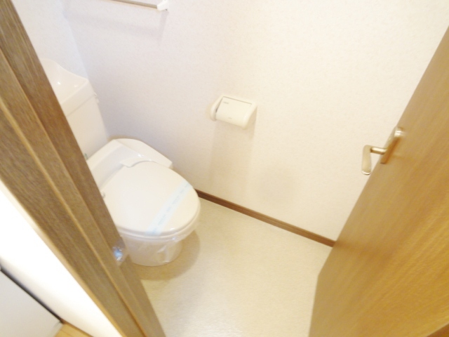 トイレ　同物件、別号室のものです。
