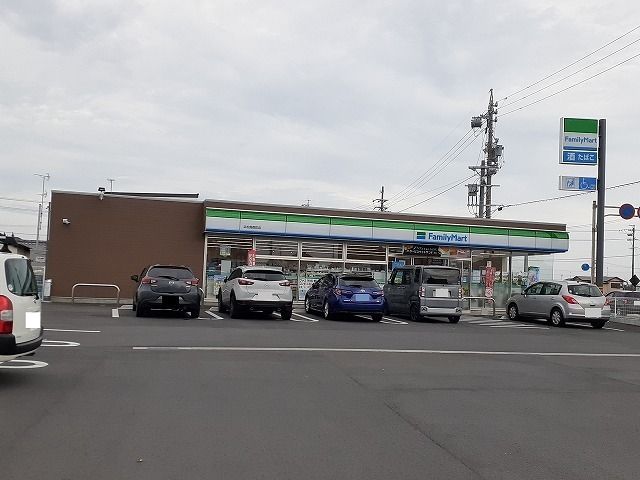 コンビニ　ファミリーマート浜松馬郡町店（コンビニ）まで450m