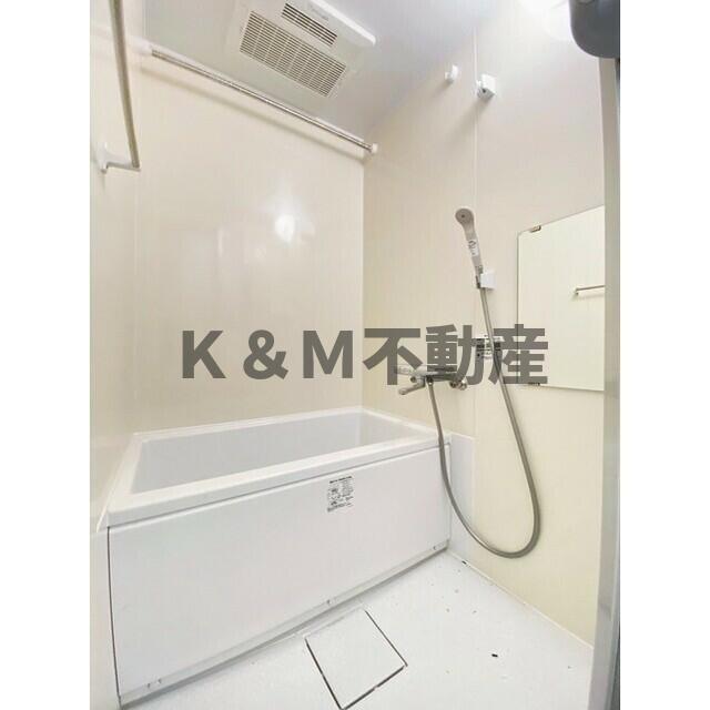 バス・シャワールーム　落ち着いた空間のお風呂です