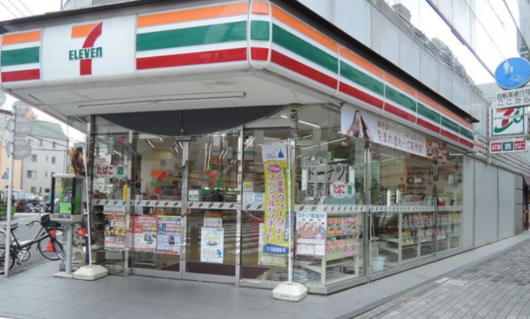 コンビニ　セブンイレブン京急蒲田駅前店（コンビニ）まで124m