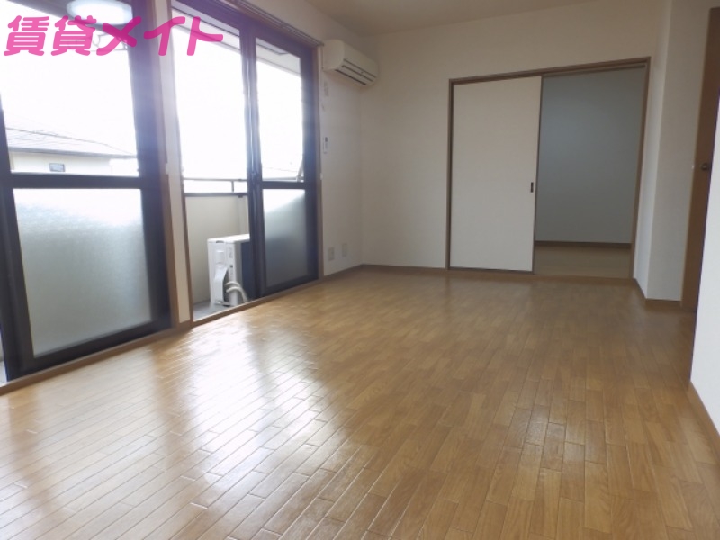 居室・リビング　同物件別部屋タイプ