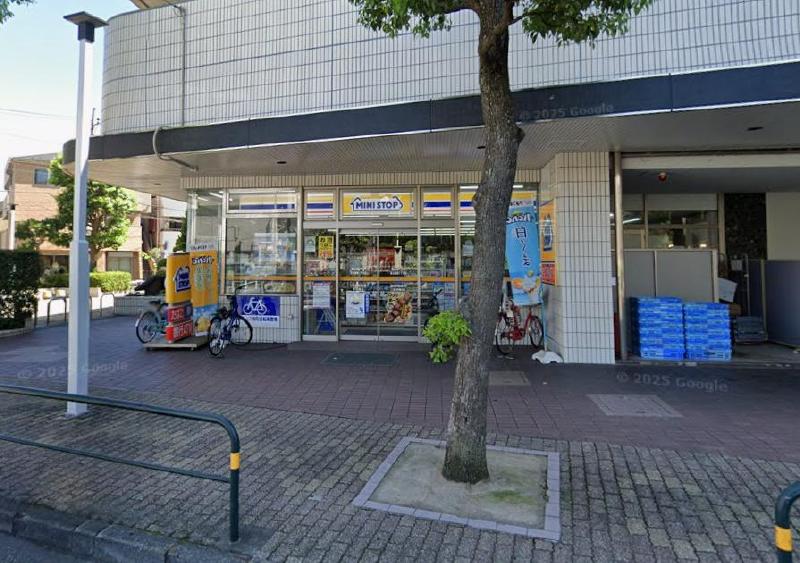 コンビニ　ミニストップ 足立綾瀬１丁目店（コンビニ）まで130m