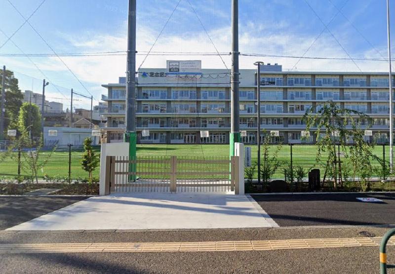 小学校　足立区立綾瀬小学校（小学校）まで650m