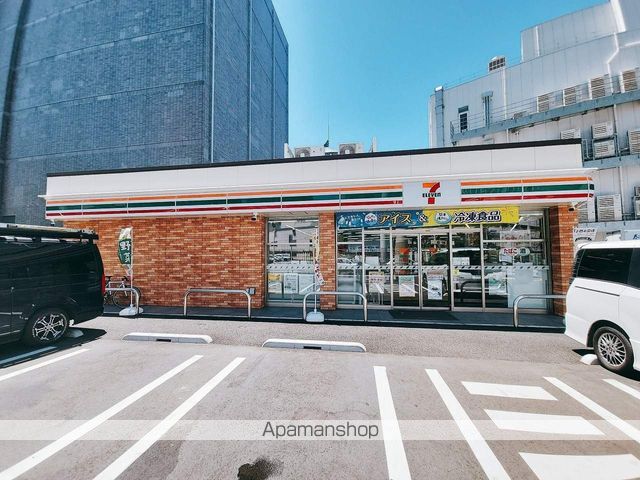 コンビニ　セブンイレブン（コンビニ）まで557m