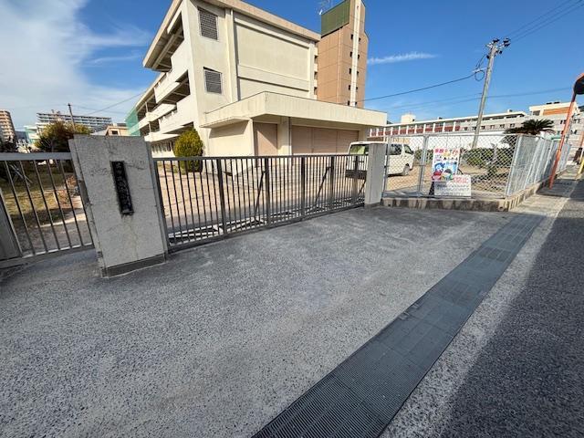 小学校　呉市立白岳小学校（小学校）まで10m