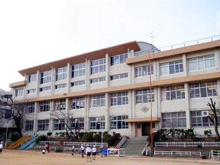 小学校　神戸市立 長田小学校（小学校）まで168m