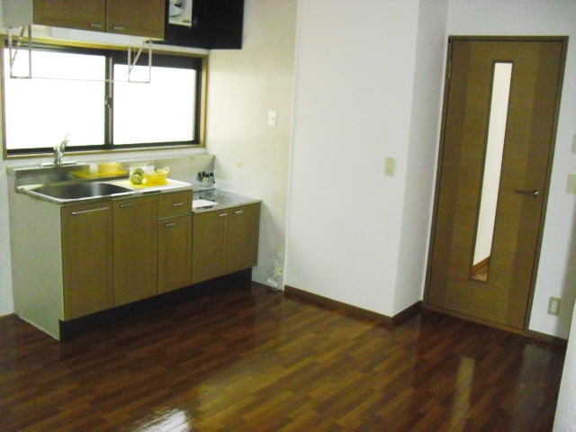 キッチン　同物件別号室の写真です。