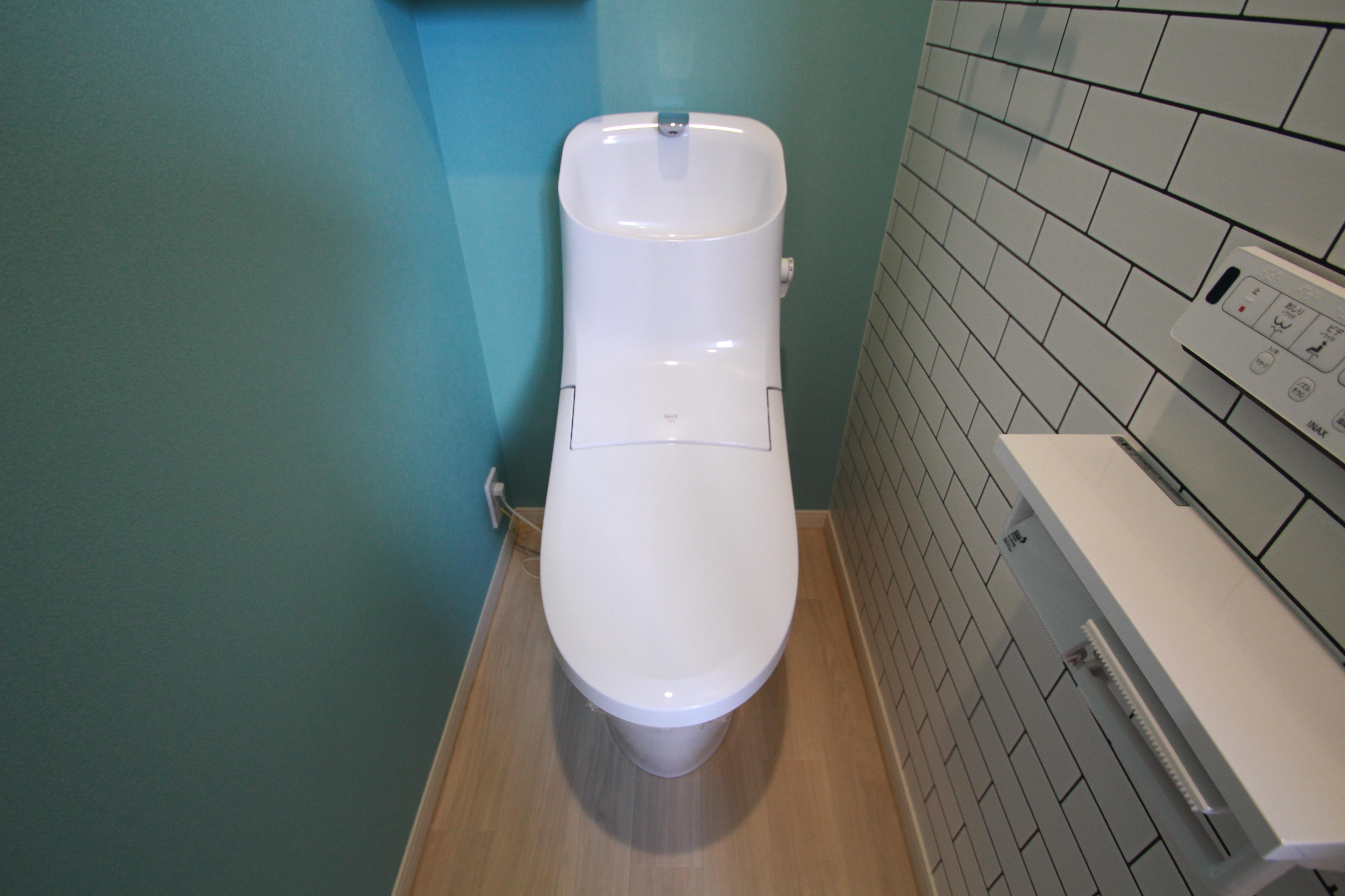 トイレ　お洒落なウォシュレット付きトイレです。